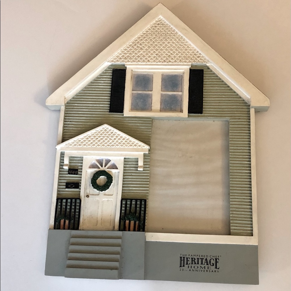 Pampered Chef Heritage House picture frame 🖼 .